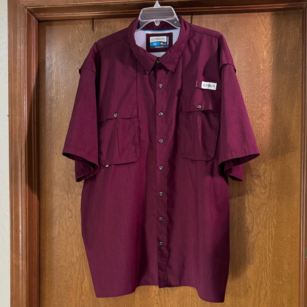 Magellan Outdoors Maroon Short Sleeve Shirt
